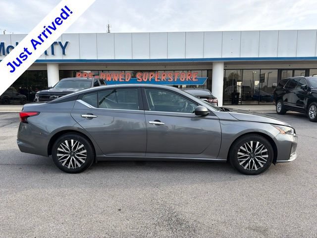 Used 2025 Nissan Altima 2.5 SV FWD image 2