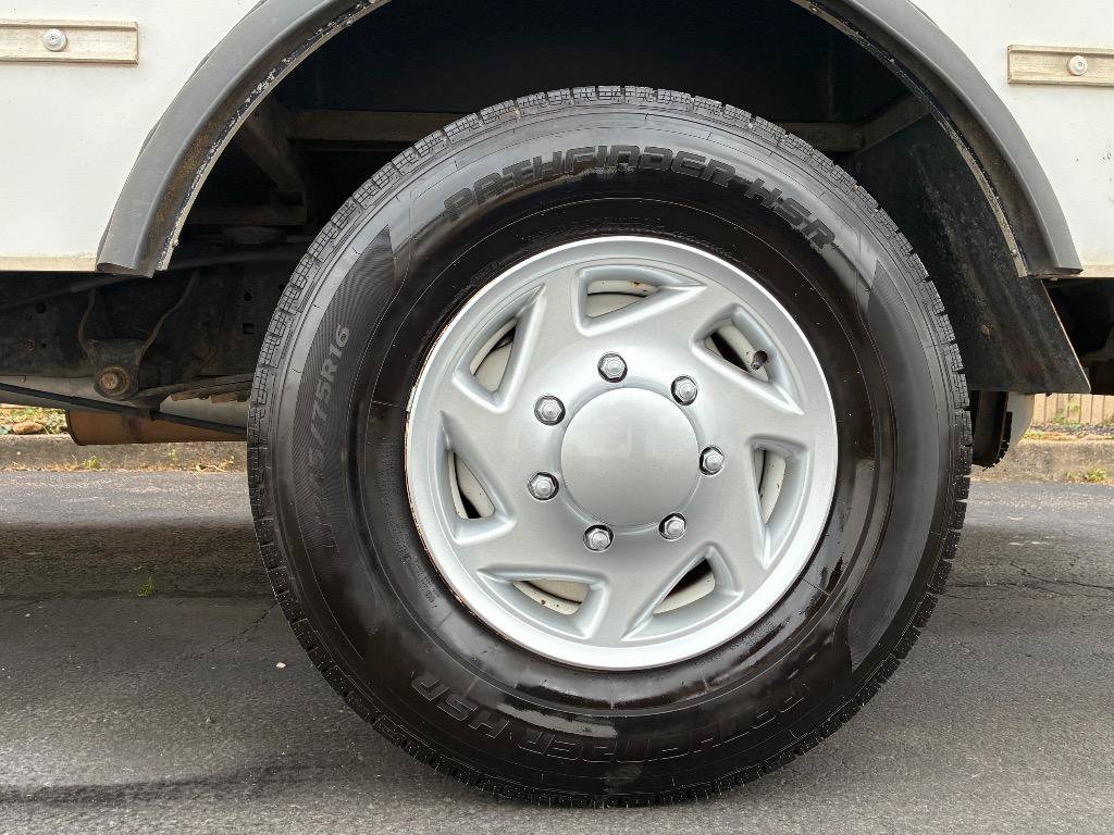 Used 2015 Ford E-350 and Econoline 350 Super Duty RWD image 19