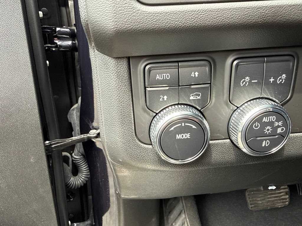 Used 2023 GMC Yukon SLT w/ SLT Luxury Package AWD/4WD image 26