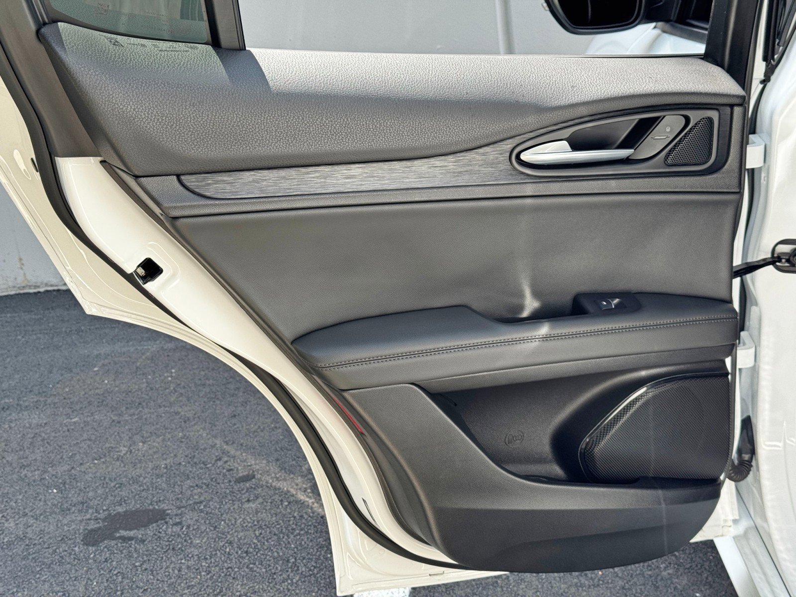 Used 2024 Alfa Romeo Stelvio Sprint image 43