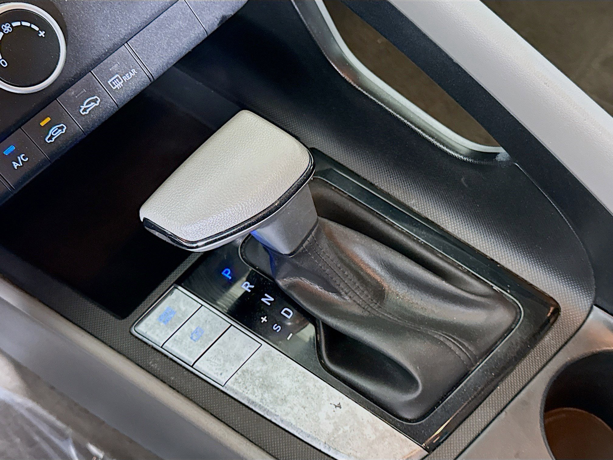 Used 2023 Hyundai Elantra SE w/ Cargo Package image 20