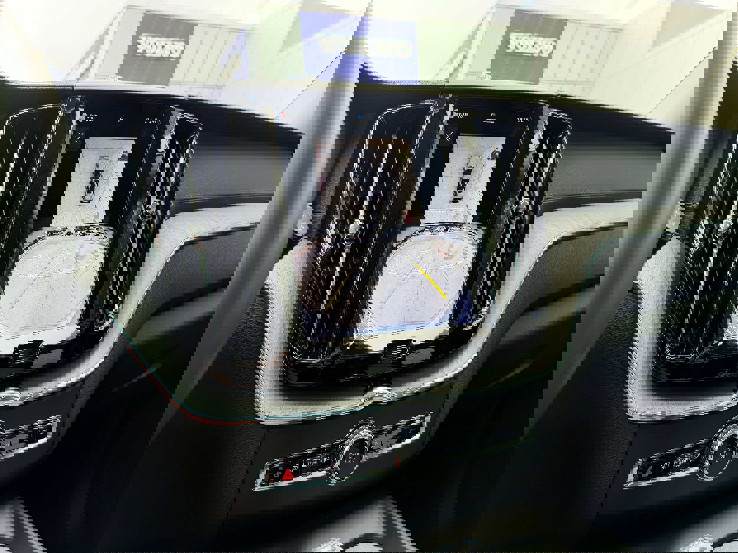 Certified 2025 Volvo XC60 T8 Ultra w/ Protection Package Premier image 21