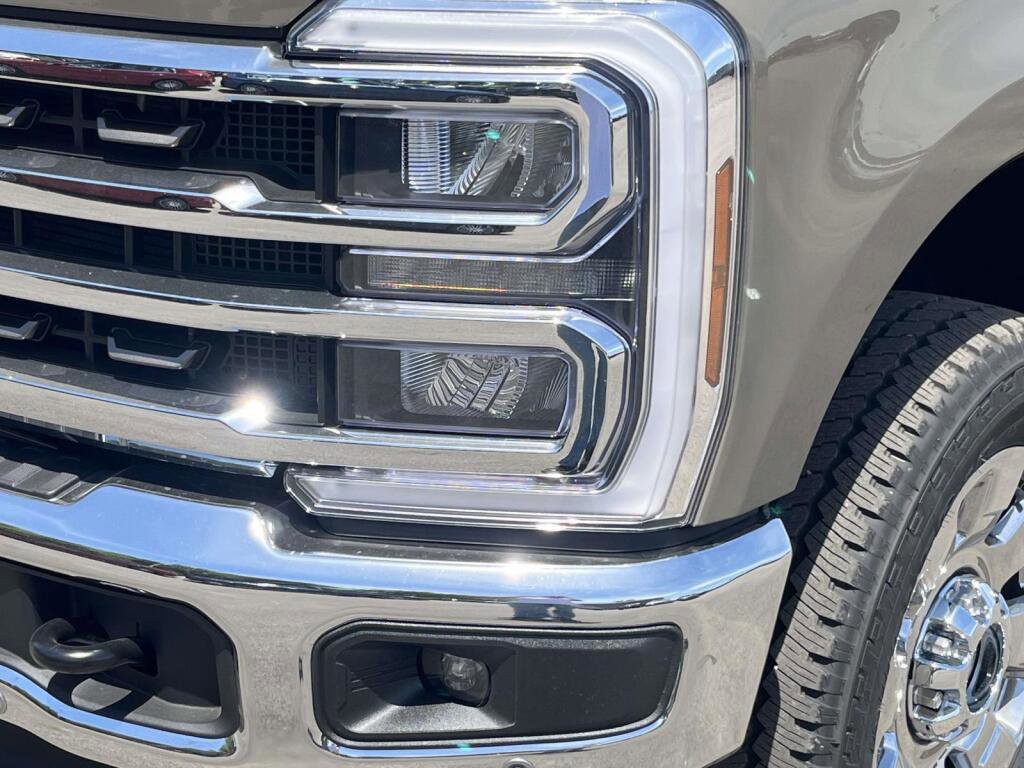 New 2026 Ford F250 King Ranch w/ Chrome Package AWD/4WD image 13