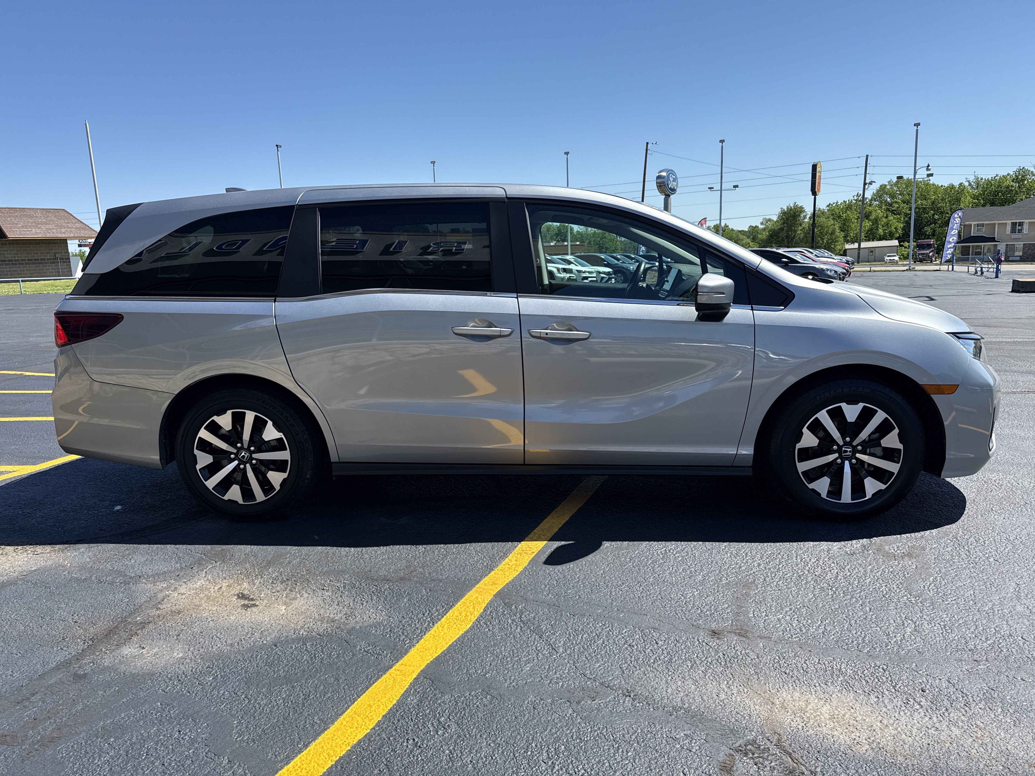 Used 2025 Honda Odyssey EX-L image 4