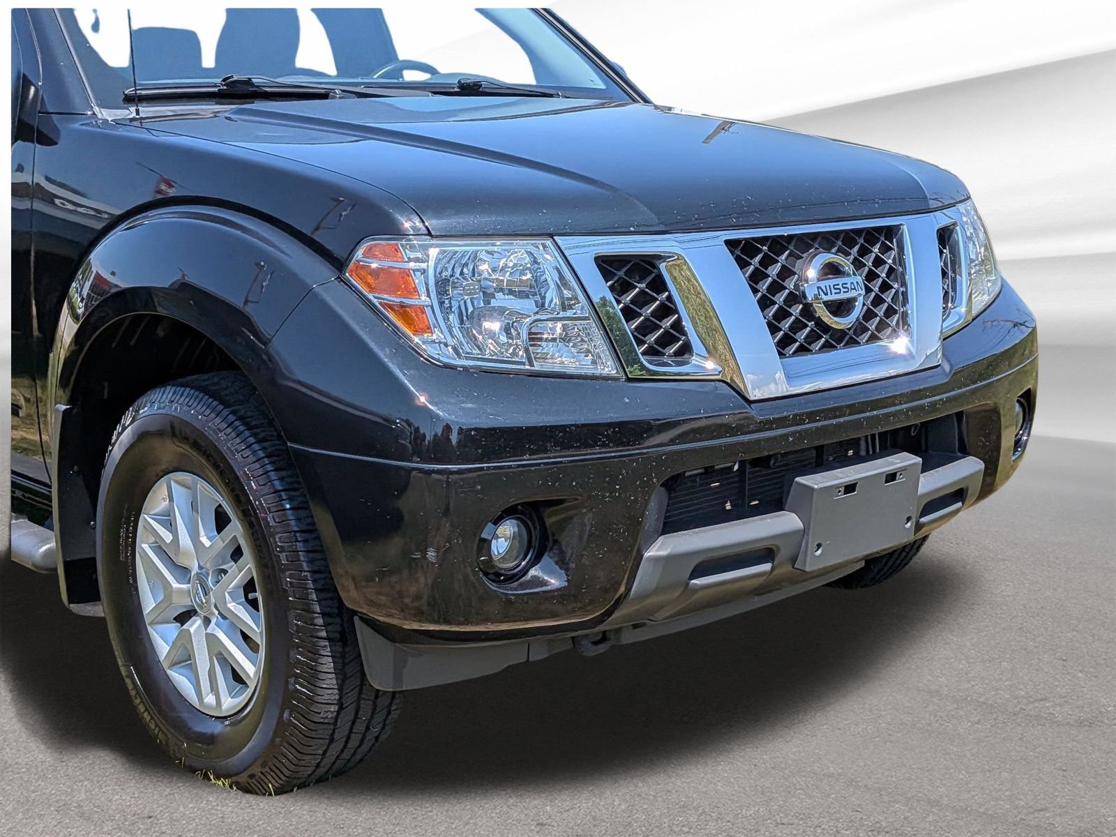 Certified 2018 Nissan Frontier SV w/ Value Truck Package AWD/4WD image 31