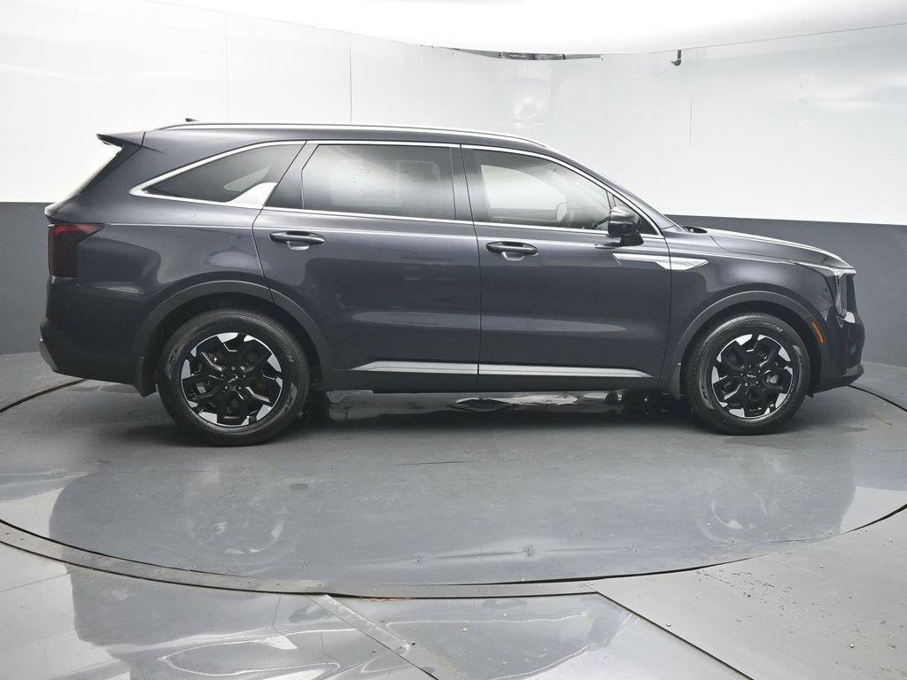 Used 2025 Kia Sorento S FWD image 8