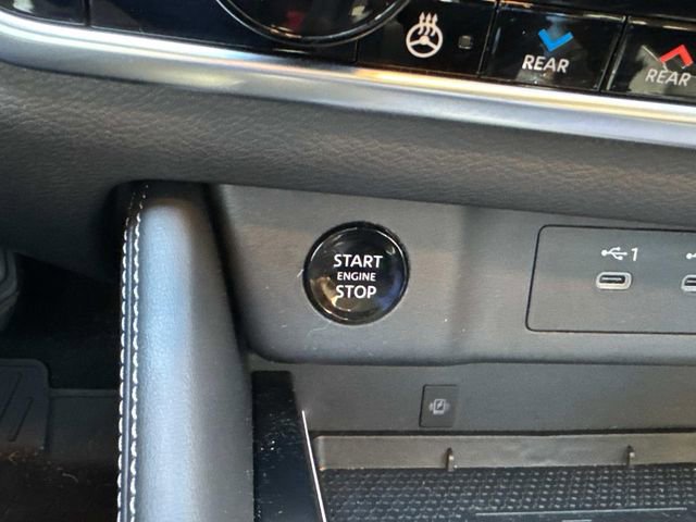 Used 2025 Nissan Rogue Platinum w/ Tech Package image 38