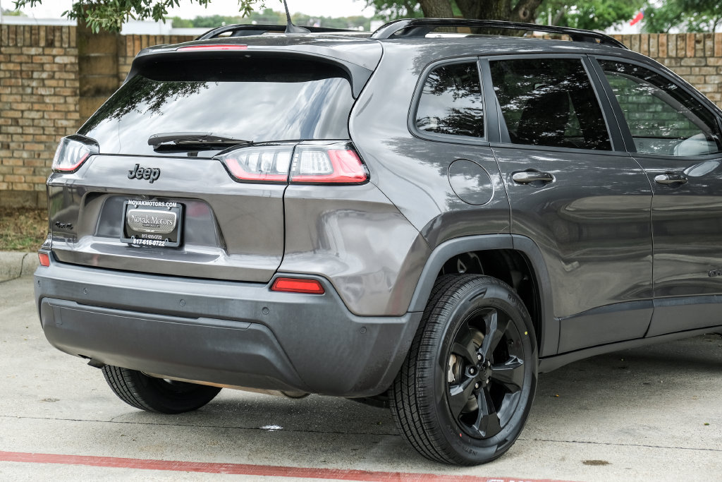 Used 2023 Jeep Cherokee Altitude Lux AWD/4WD image 16
