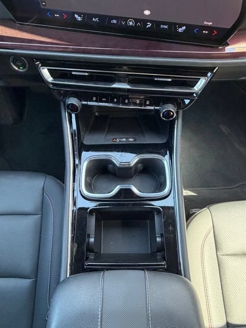 Used 2025 Chevrolet Traverse Z71 AWD/4WD image 29