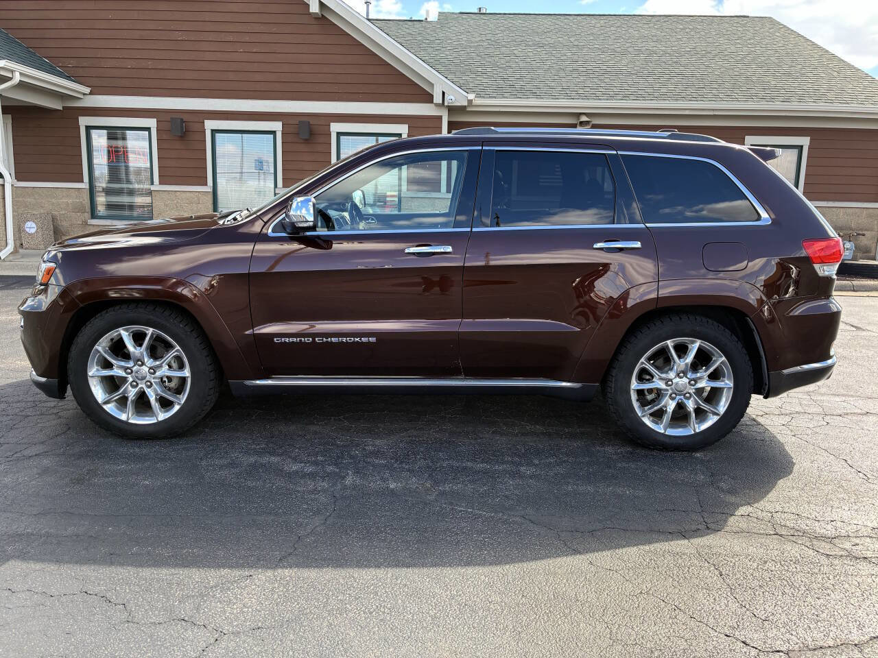 Used 2014 Jeep Grand Cherokee Summit AWD/4WD image 2