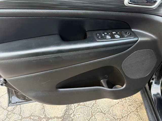 Used 2019 Jeep Grand Cherokee Laredo w/ 18" Wheel & 8.4" Radio Group image 14