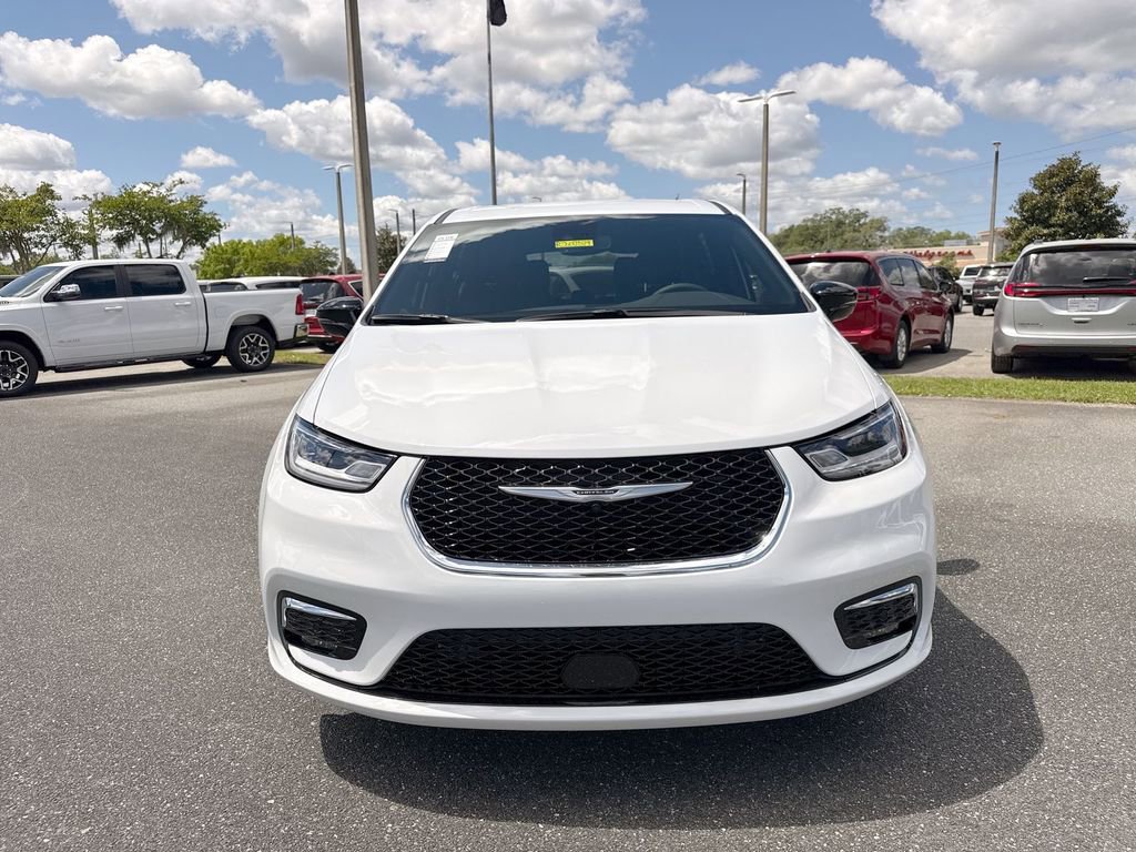 New 2026 Chrysler Pacifica Select image 8