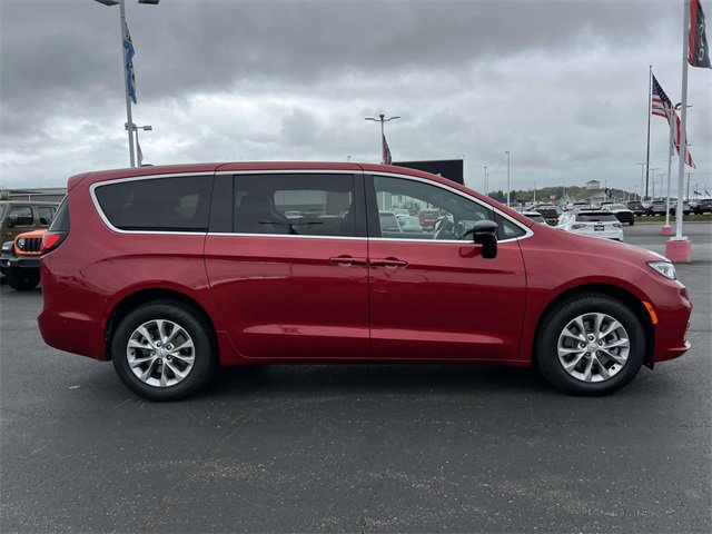 New 2025 Chrysler Pacifica Select image 12
