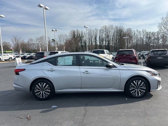 Used 2024 Nissan Altima 2.5 SV image 4