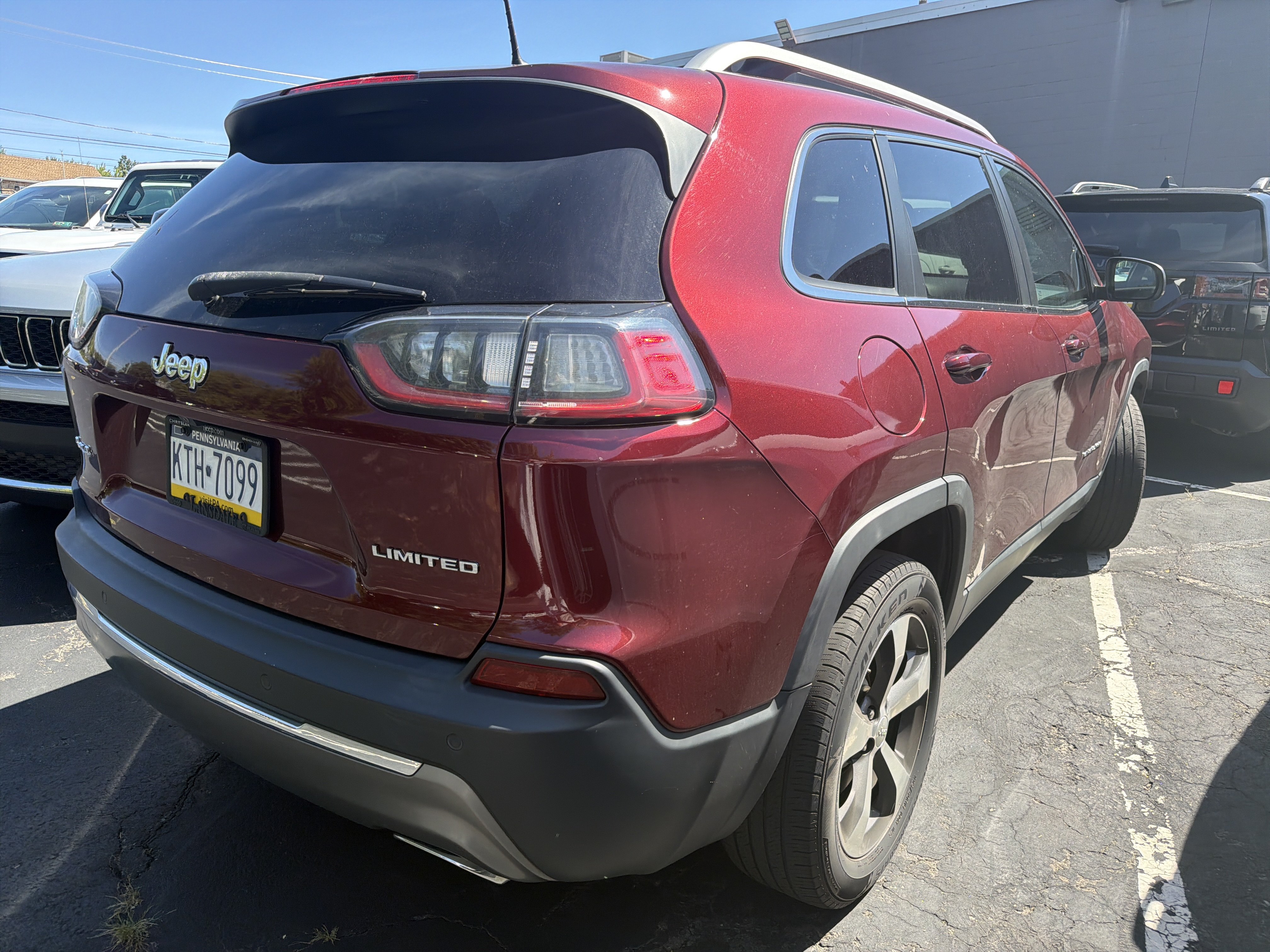 Used 2019 Jeep Cherokee Limited AWD/4WD image 6