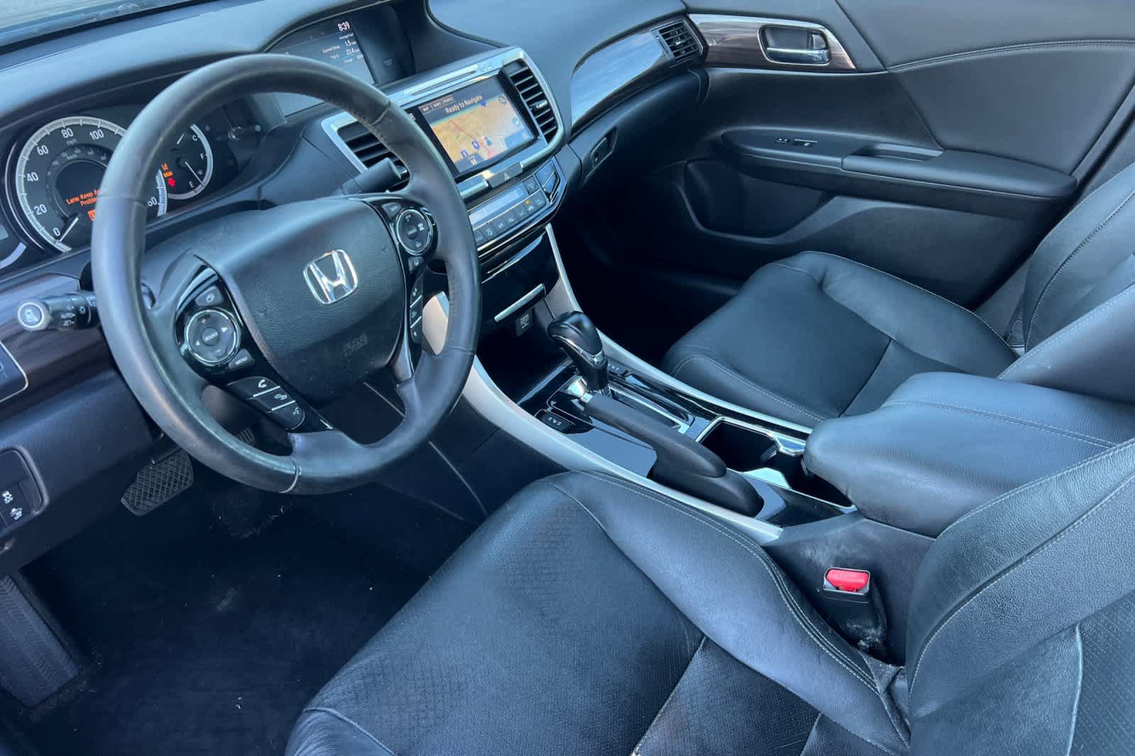 Used 2016 Honda Accord Touring image 9