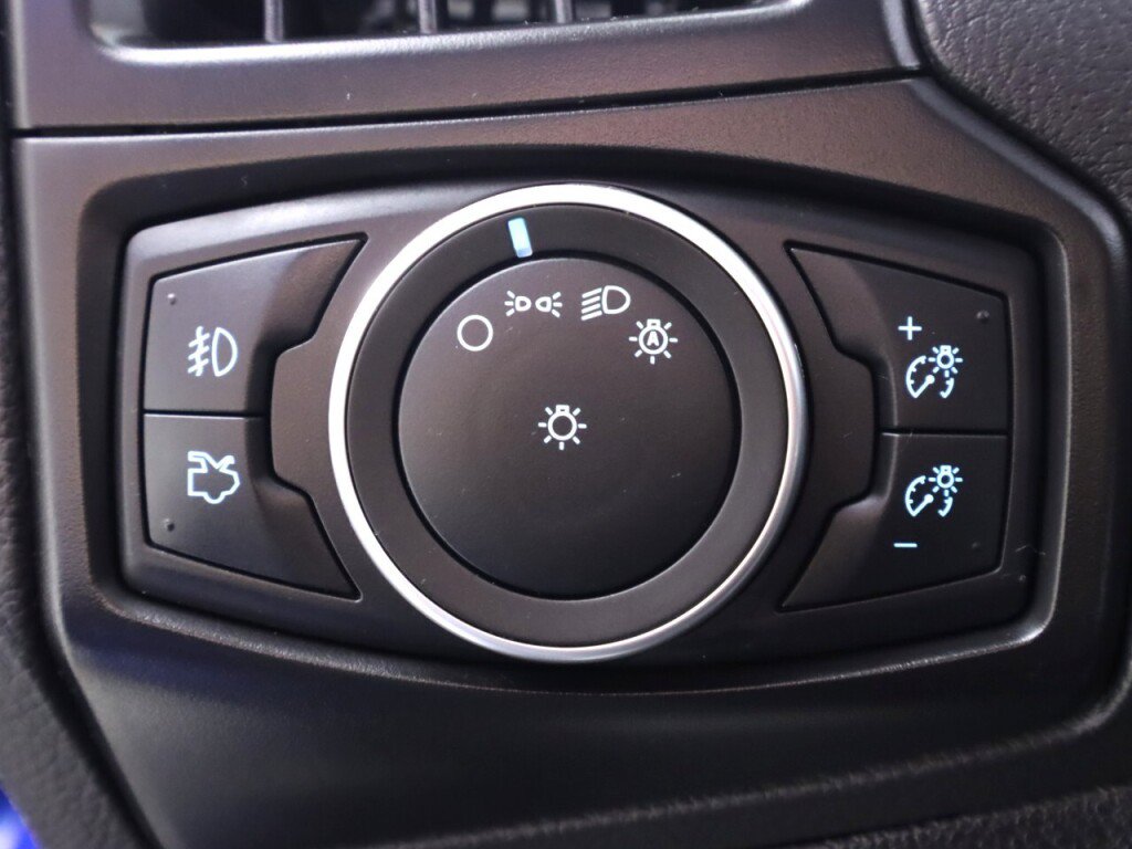 Used 2018 Ford Focus Titanium w/ Titanium Technology Package FWD image 10
