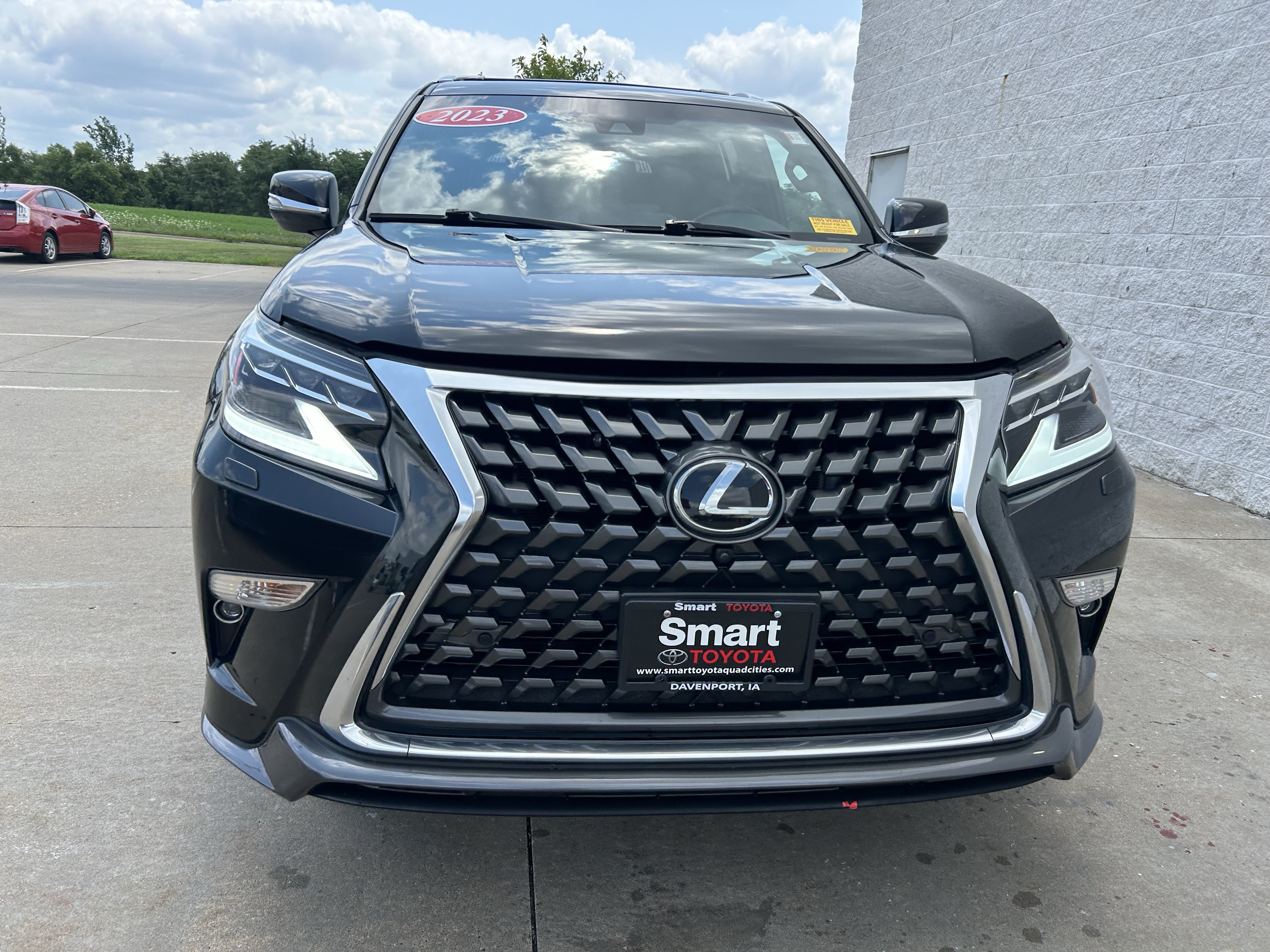 Used 2023 Lexus GX 460 Luxury w/ Sport Design Package AWD/4WD image 2