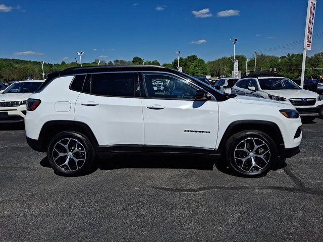 Certified 2024 Jeep Compass Limited AWD/4WD image 9