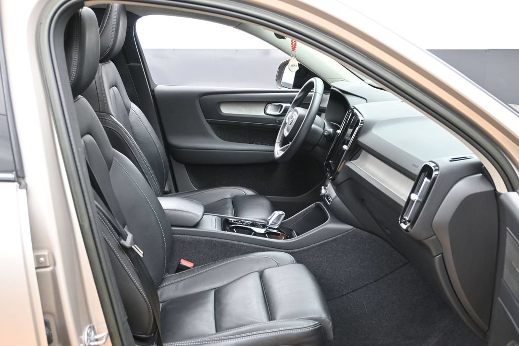 Used 2023 Volvo XC40 B4 Plus w/ Protection Package FWD image 27