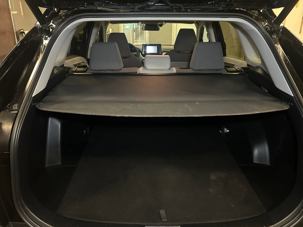 Used 2021 Toyota RAV4 XLE w/ Convenience Package AWD/4WD image 19