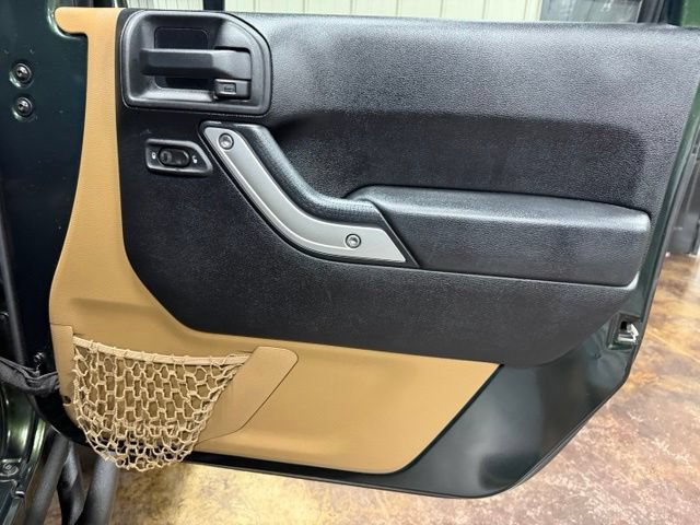 Used 2012 Jeep Wrangler Unlimited Rubicon w/ Dual Top Group AWD/4WD image 23
