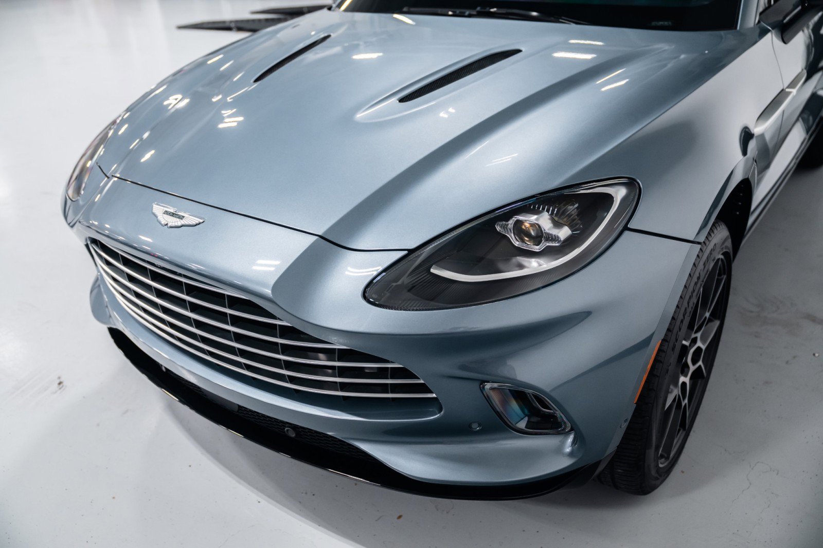 Used 2021 Aston Martin DBX image 34