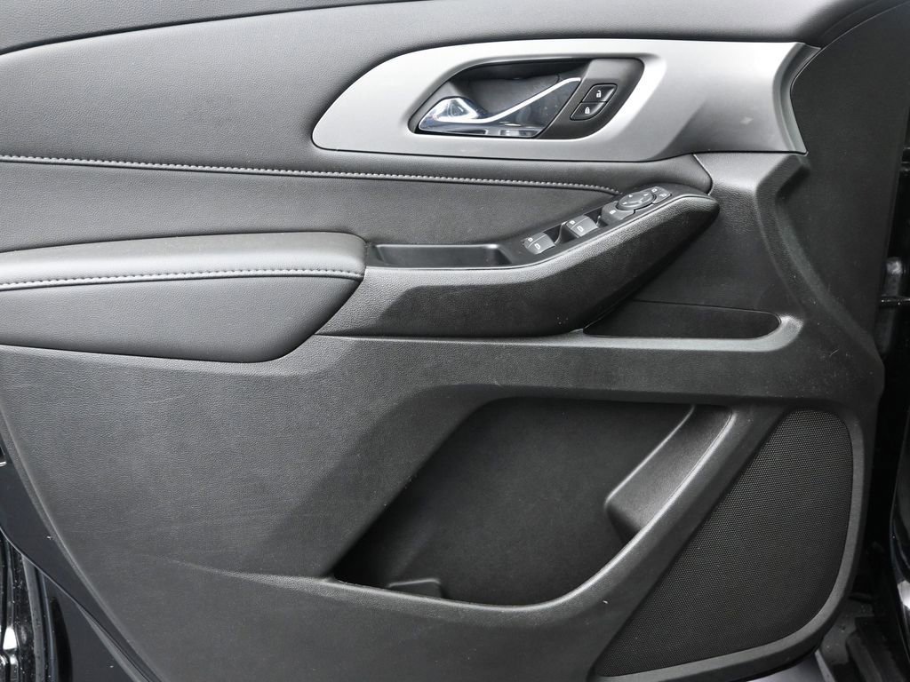 Used 2023 Chevrolet Traverse LT image 11