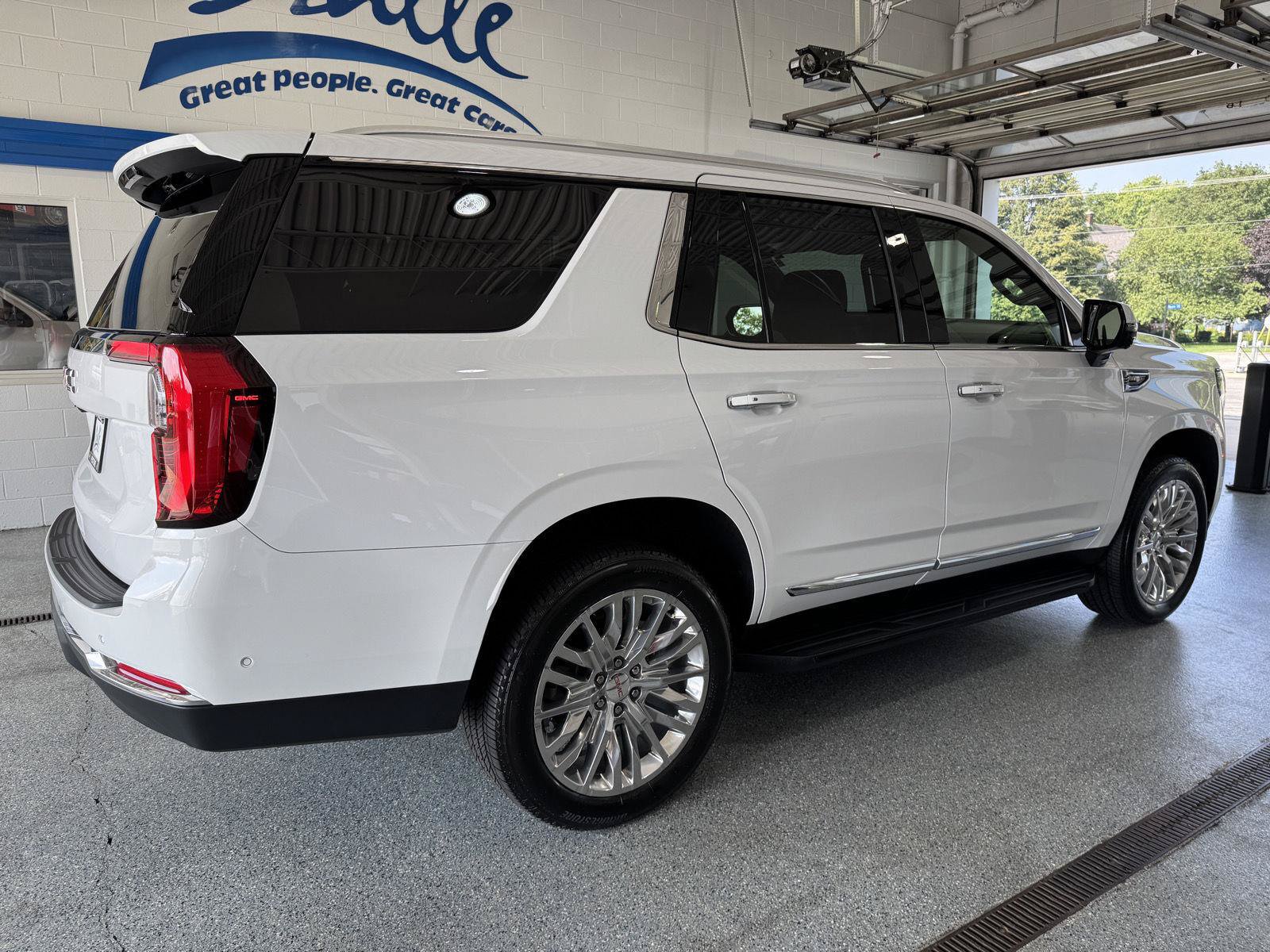 Used 2025 GMC Yukon Elevation w/ LPO, Floor Liner Package AWD/4WD image 12