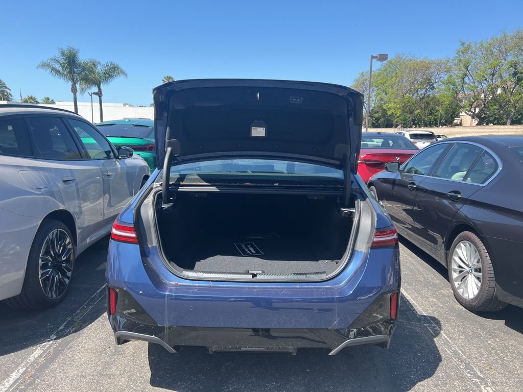 Used 2024 BMW i5 eDrive40i w/ M Sport Package image 7