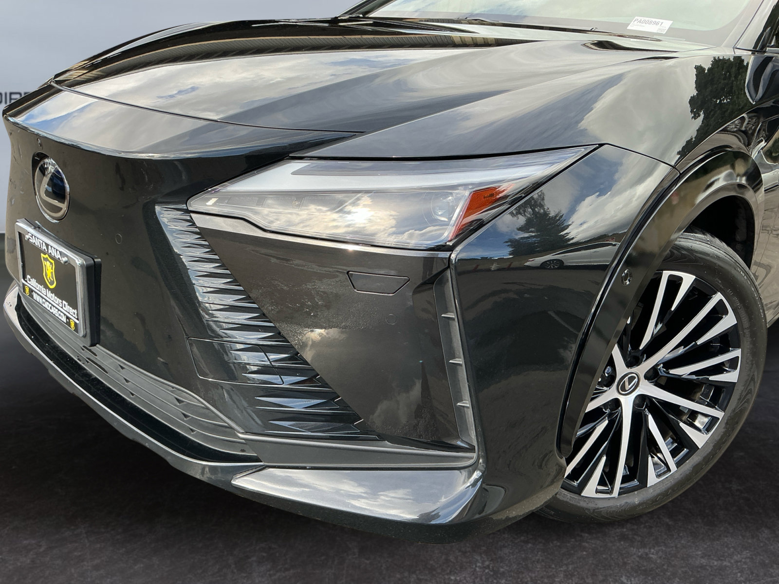 Used 2023 Lexus RZ 450e Premium w/ Accessory Package (Z1) image 9