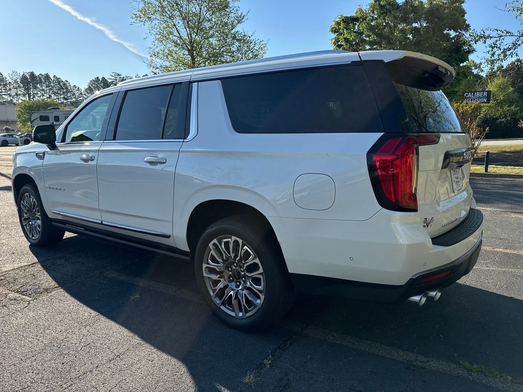 Used 2023 GMC Yukon XL Denali Ultimate AWD/4WD image 9