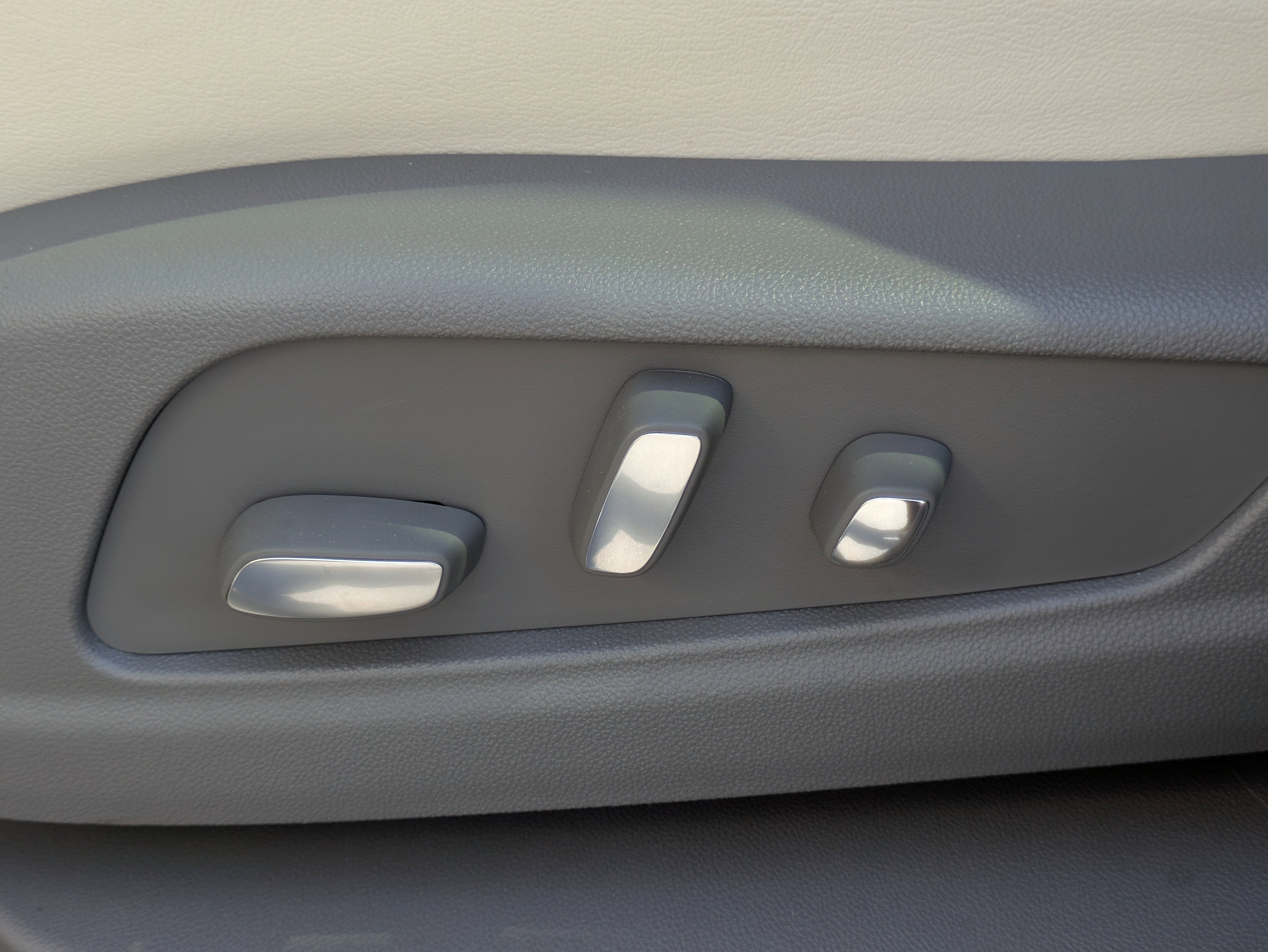 New 2026 Cadillac XT5 Premium Luxury w/ LPO, ONYX Package FWD image 12