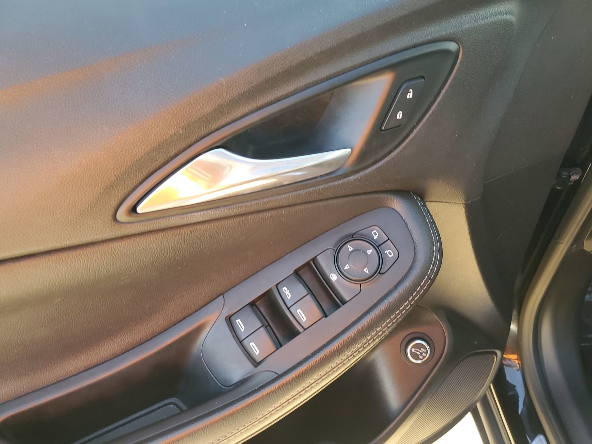Used 2020 Buick Encore GX Select w/ Experience Buick Package image 30