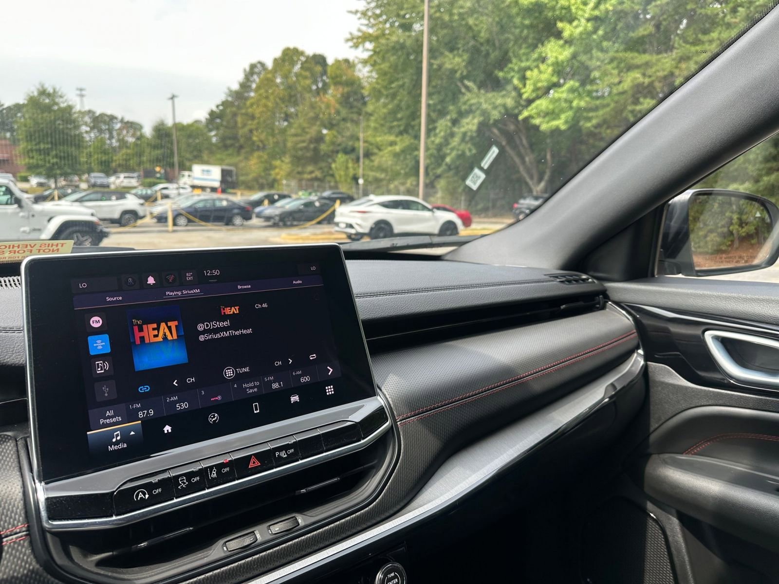 Used 2025 Jeep Compass Trailhawk image 35