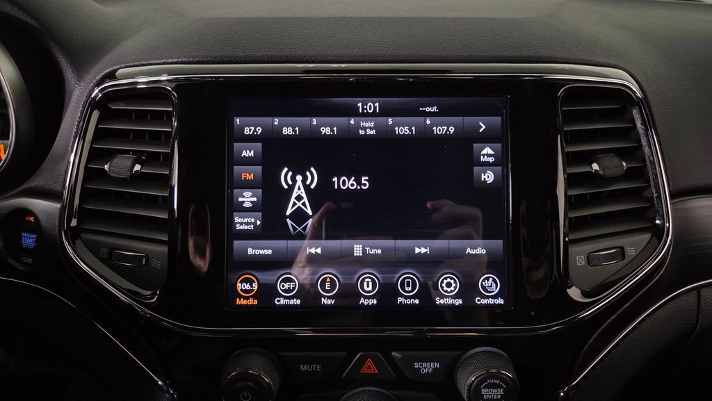 Used 2020 Jeep Grand Cherokee Limited w/ Luxury Group II AWD/4WD image 24