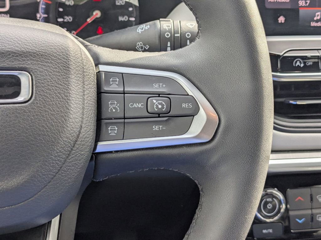 Used 2025 Jeep Compass Limited image 15