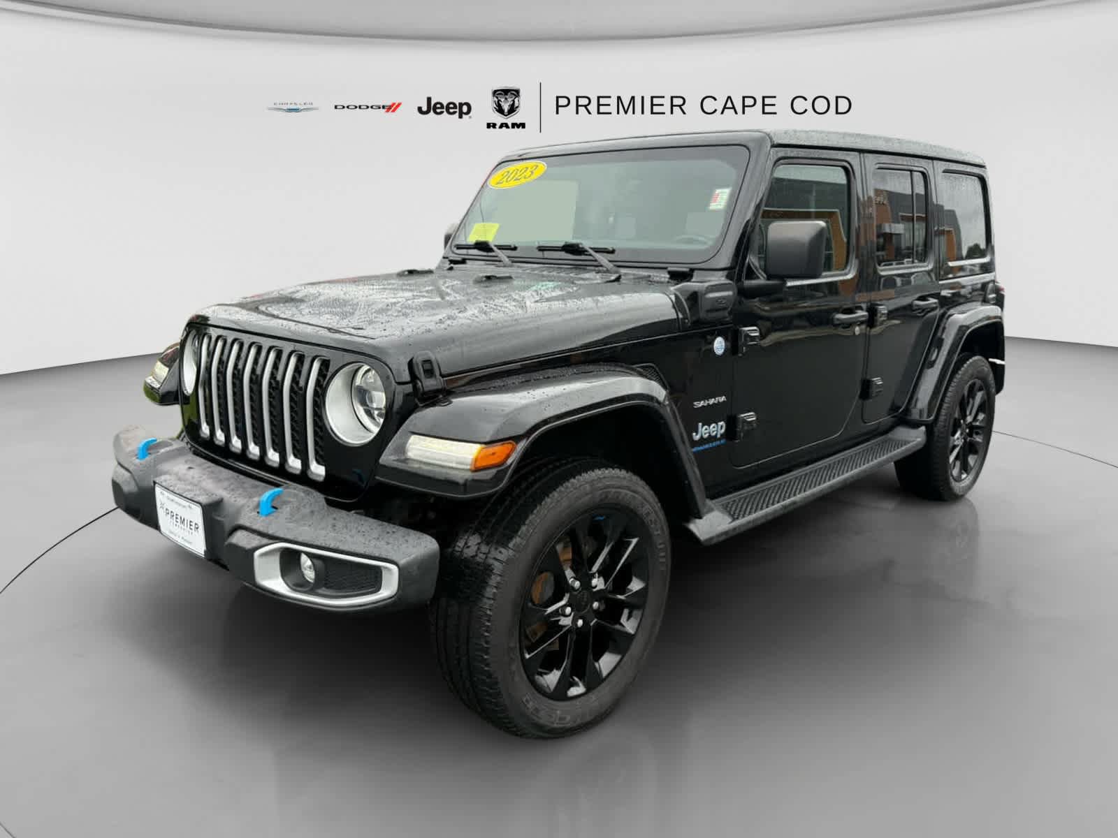 Used 2023 Jeep Wrangler Unlimited Sahara w/ Cold Weather Group AWD/4WD image 6