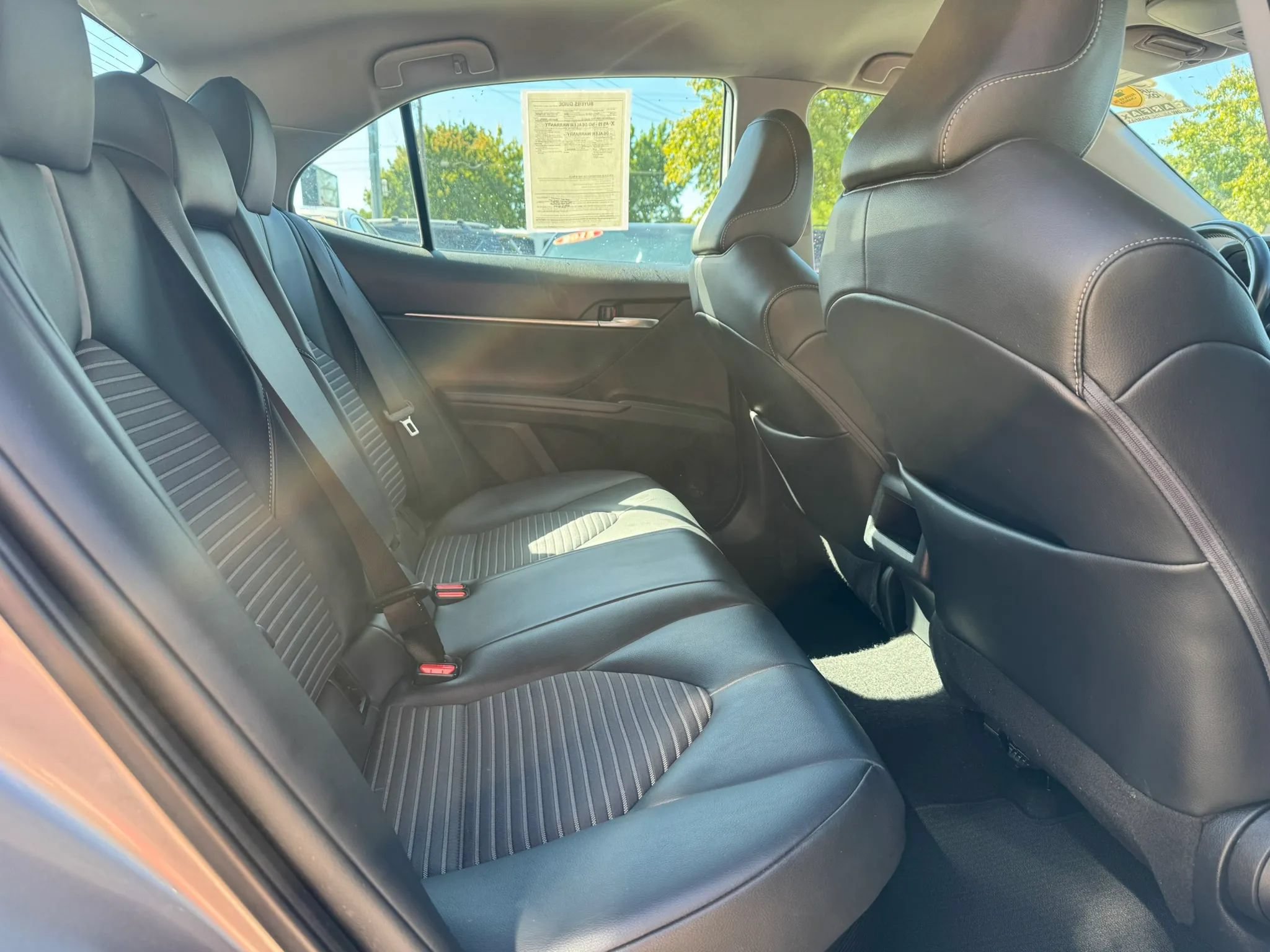 Used 2022 Toyota Camry SE w/ Cold Weather Package FWD image 17