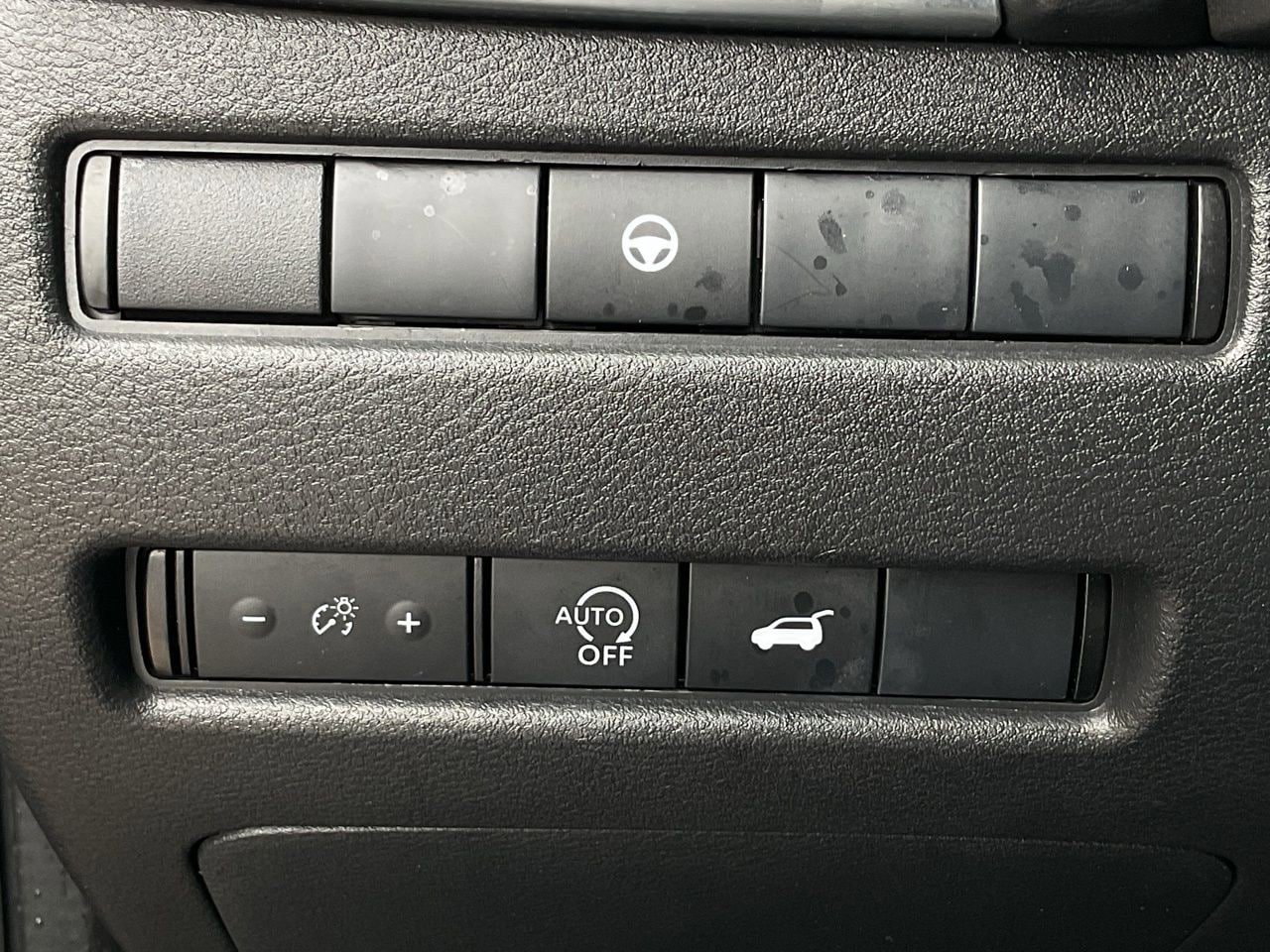 Used 2025 Nissan Rogue SV FWD image 26