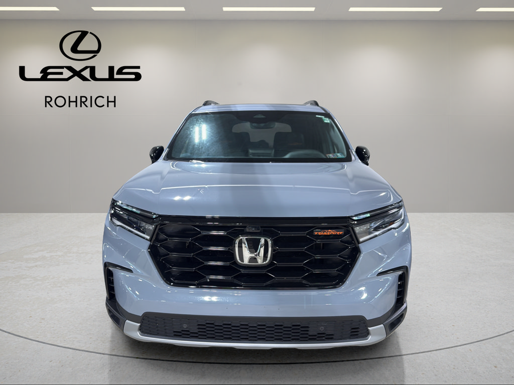 Used 2024 Honda Pilot TrailSport image 2