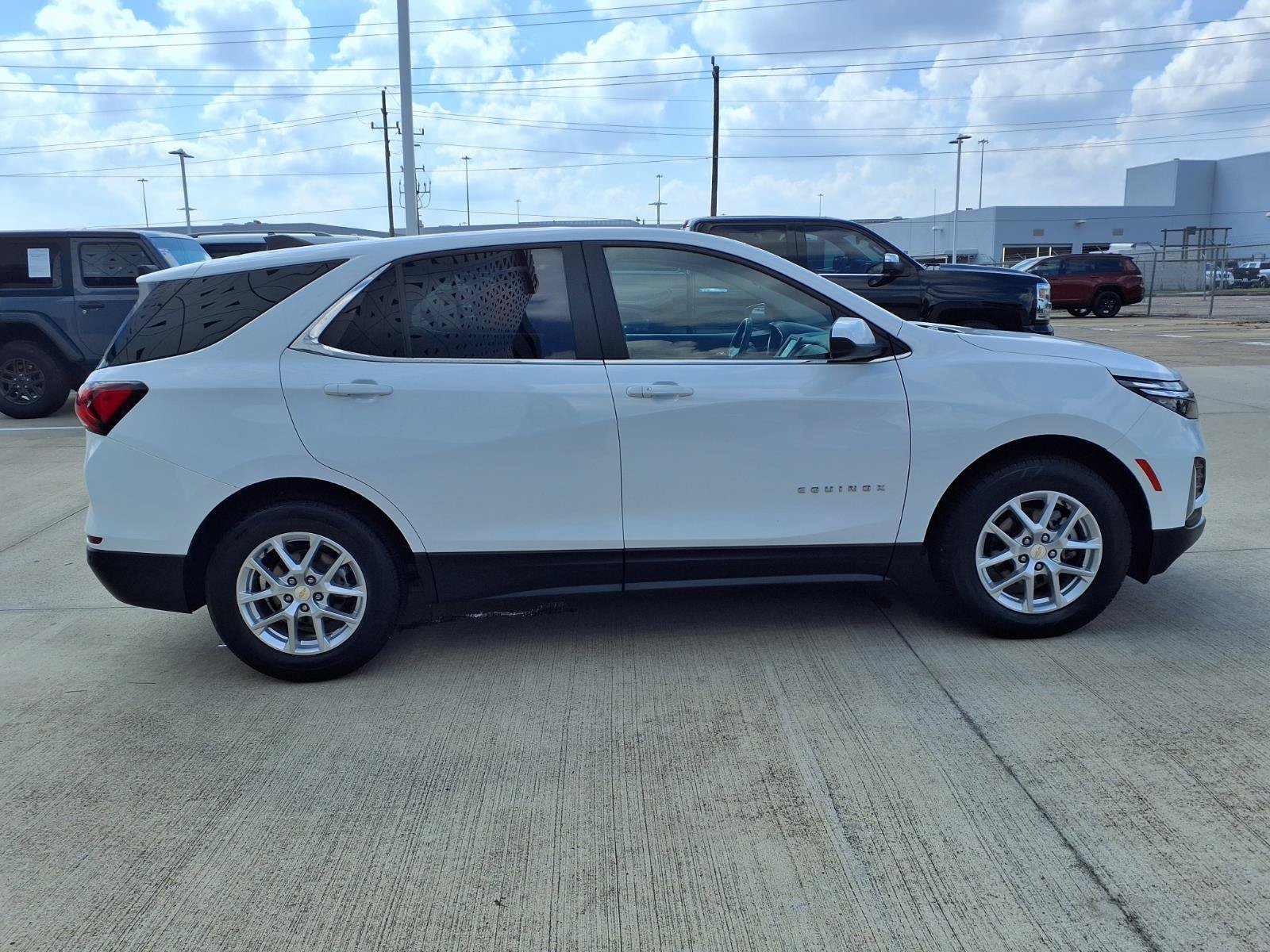 Used 2024 Chevrolet Equinox LT FWD image 28