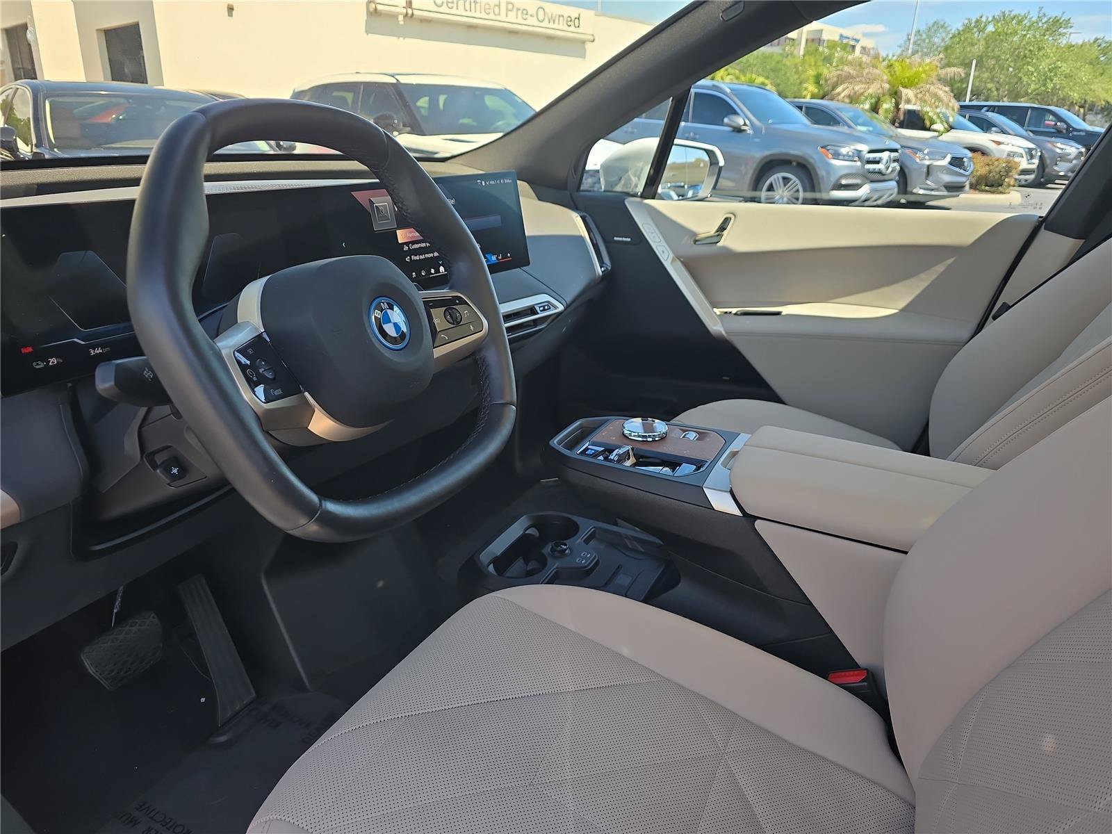 Used 2025 BMW iX xDrive50 AWD/4WD image 17