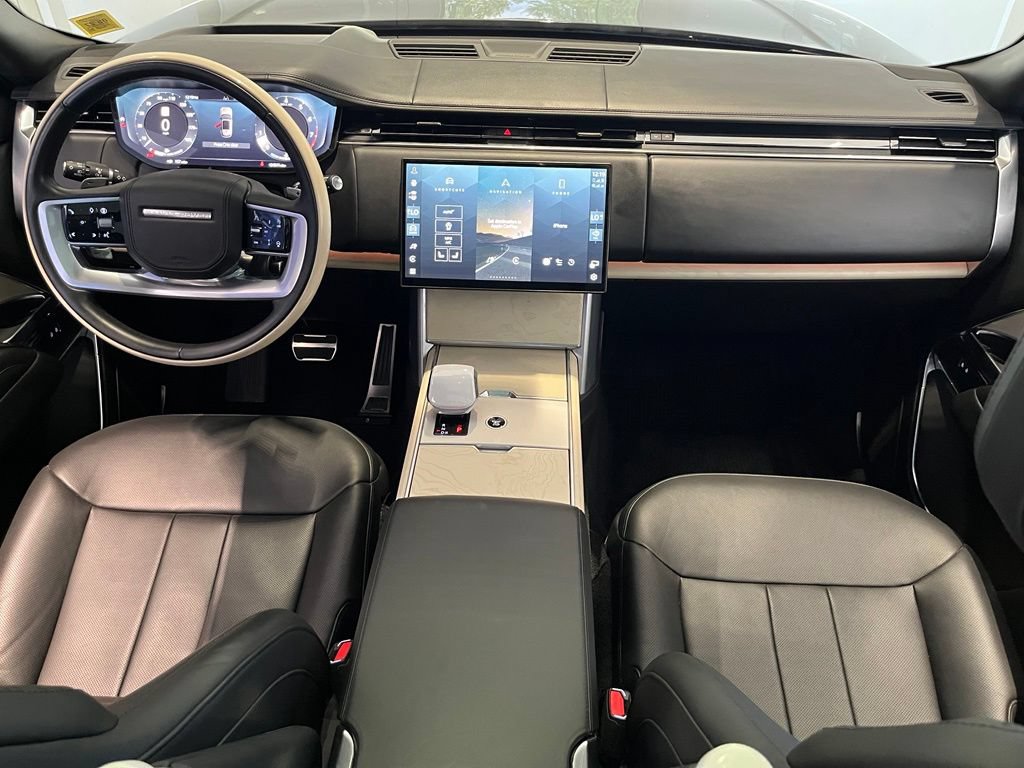 Used 2024 Land Rover Range Rover SV AWD/4WD image 3