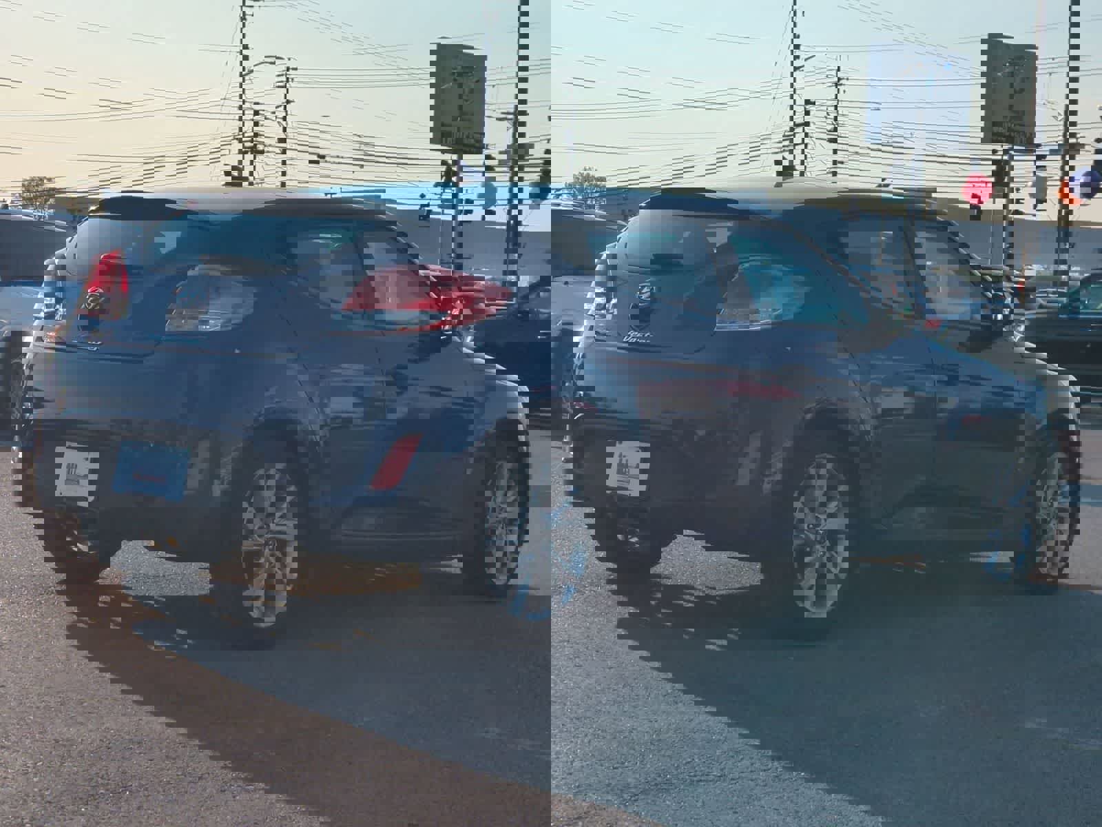 Used 2017 Hyundai Veloster image 8