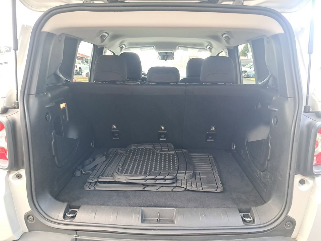 Used 2020 Jeep Renegade Sport w/ Sport Appearance Group AWD/4WD image 28