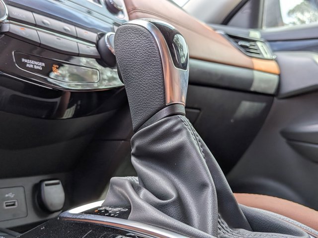 Used 2018 Nissan Rogue SL w/ Premium Package FWD image 13