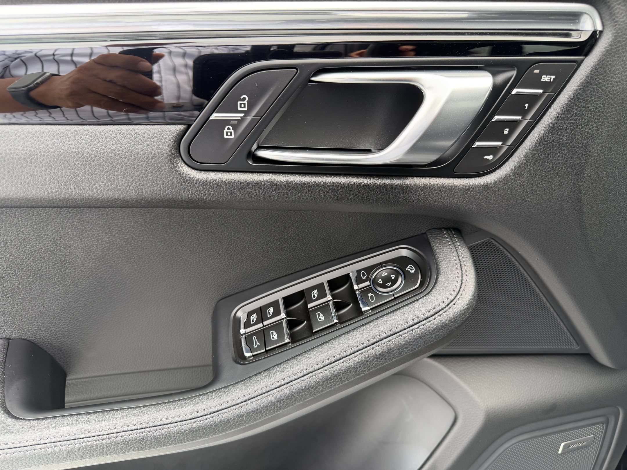 Certified 2026 Porsche Macan AWD/4WD image 32