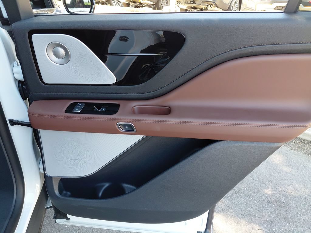 New 2026 Lincoln Aviator Reserve AWD/4WD image 36