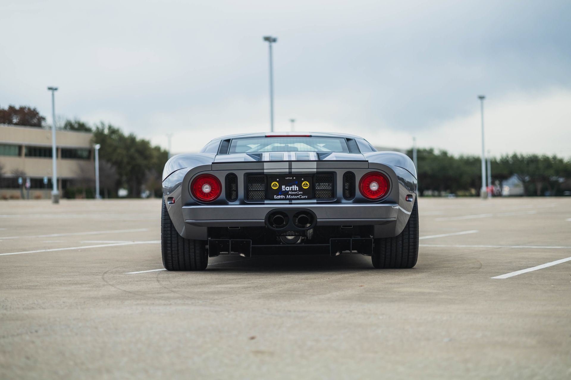Used 2006 Ford GT RWD image 16